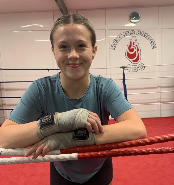 Malie Polak - Relaxing in the ring